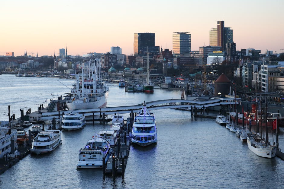  Hamburg ansässige Schiffe