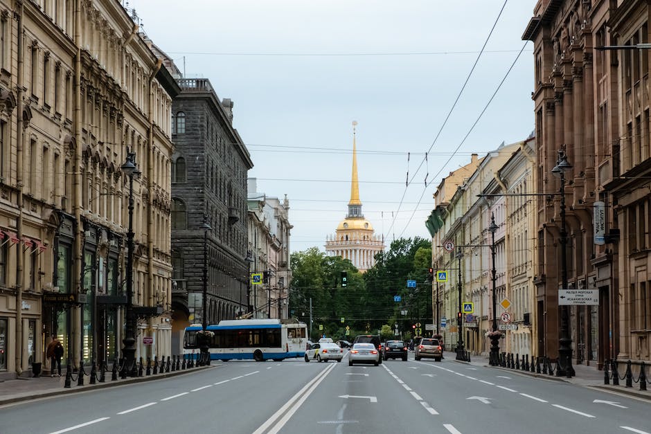 Reise nach St. Petersburg mit Schiff