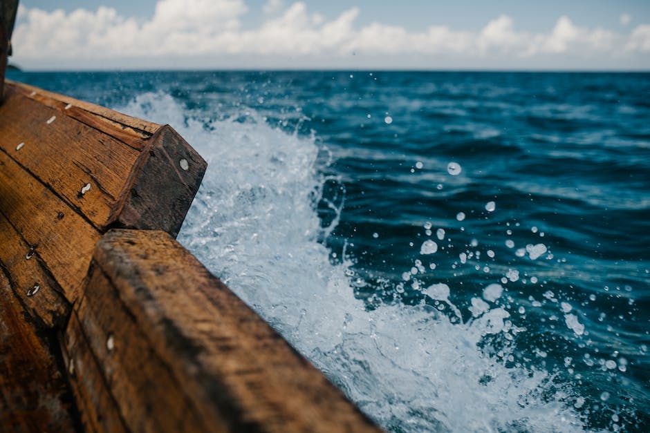  Erklärbild warum ein Schiff schwimmt